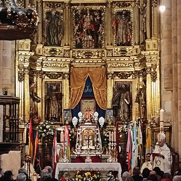 Benavente celebra la Veguilla con una llamada a ser bálsamo y esperanza